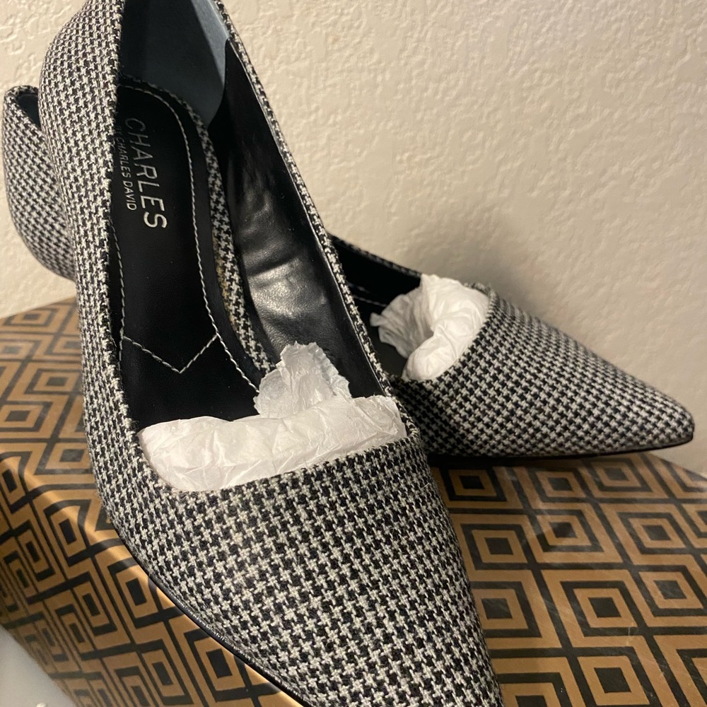 Charles David Houndstooth Heels in Black and White size 5